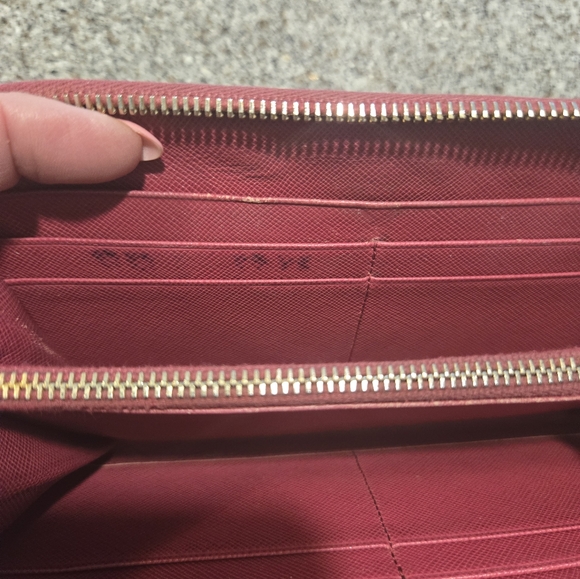 Prada Wallet - Picture 8 of 9